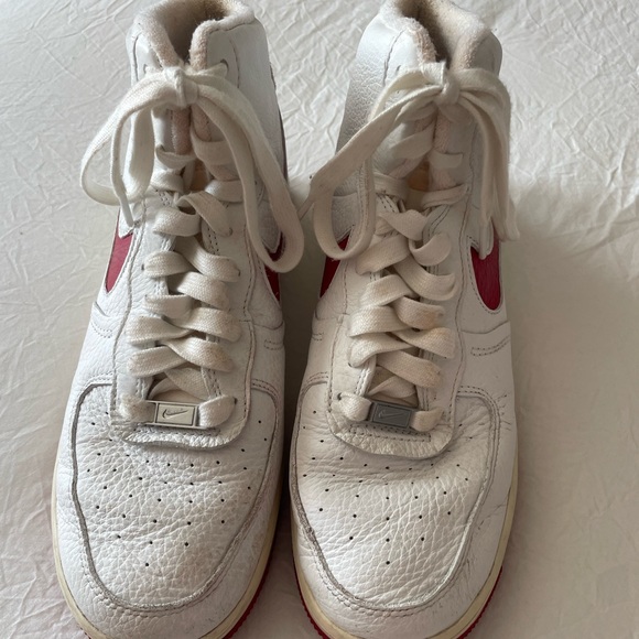 Nike high top sneakers with red detailing..Worn once. - Picture 3 of 3